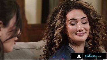 Nonton Wild Sarah Arabic Comp thumbnail