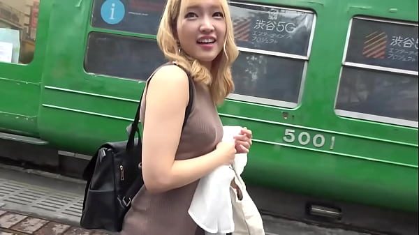 Play MP4 - 激カワなのに快楽狂いのショップ店員！中イキ&クリイキの究極アクメ！驚異の射精4連発！！