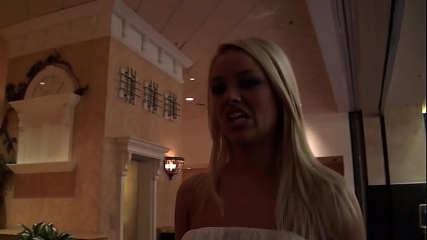 Play MP4 - Hot Blonde from Casino Shares Unforgettable Hotel Night