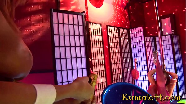 Play MP4 - Waitress in a Bar giving FULL Service Fuckery