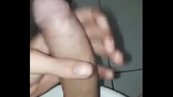 BATENDO UMA NO VASO SANIT&Aacute;RIO 