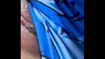 Play MP4 - Mi hijastra cachonda me pidi&oacute; que le masajeara el culo antes de acostarse con mi esposa&period;