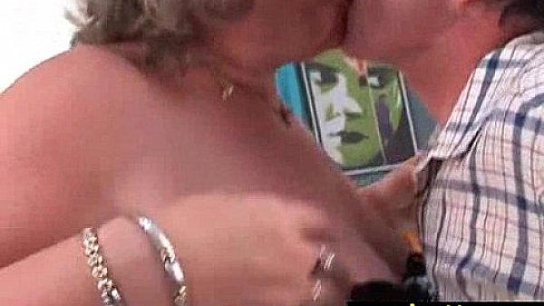 Horny guy bangs white girl from the hood 4 