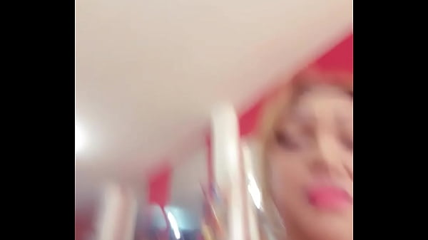 Play MP4 - Cliente se prepara para que lo coja todo