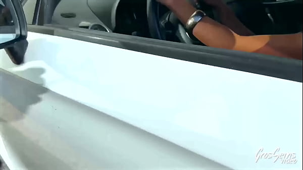 Nonton Mia, Somptueuse Brune, Veut Deux Bites Bien Veineuses thumbnail