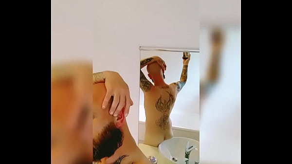 Nonton Tattooed, Bearded And Sexy thumbnail