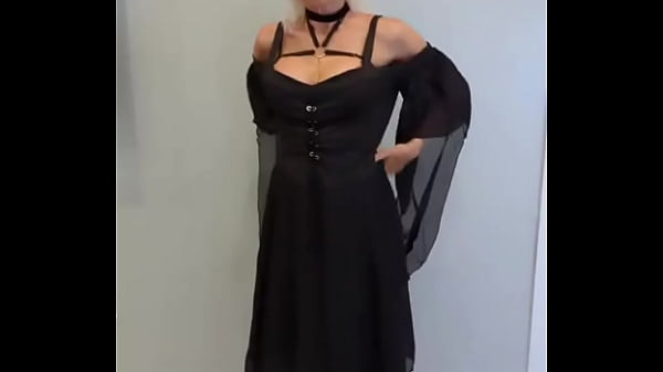 Nonton Showing Off My New Vampire Fangs & Vampire Costume thumbnail