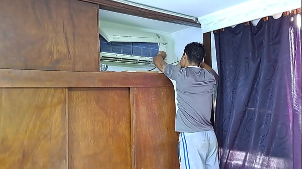 Nonton The Technical Service Guy Has A Great Endowment thumbnail