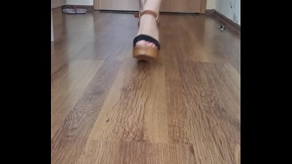 Play with tiny feets