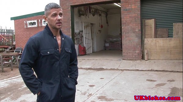 Play MP4 - Gaysex UK stud pays debt with his tight ass