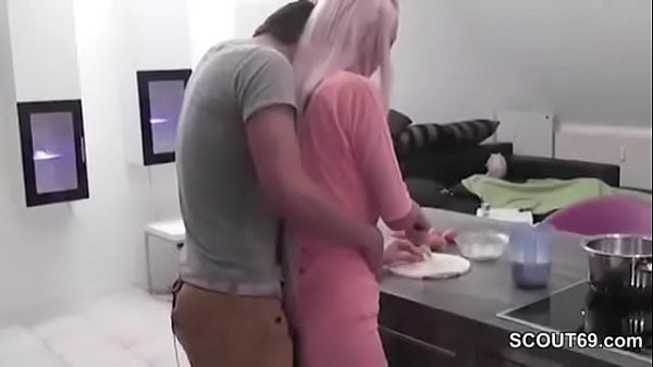 Play MP4 - Stief-Bruder mit Monster Schwanz fickt seine Stief-Schwester