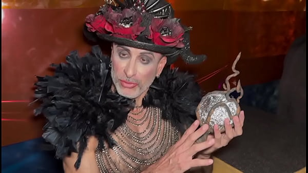 Noite De Halloween No Hot Cruising Bar V&aacute;rios Machos Roludos E Me Deram Muito Leitinho Quente thumbnail