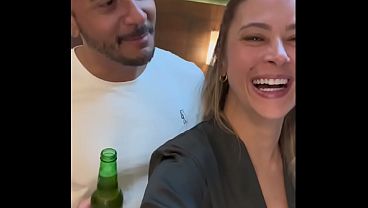 &quot_Vem ver Corno, olha o que esse pau faz com sua esposinha&quot_ - Esse casada brasileira &eacute_ uma delicia, Fodeu neg&atilde_o pauzudo e ainda humilhou o corno
