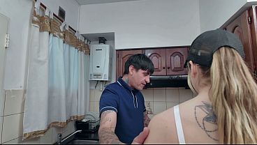 Delivery hot couldn'_t resist giving up his ass and getting a nice anal creampie