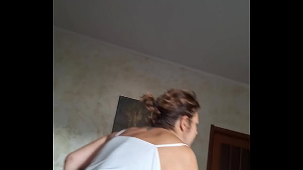 Matura italiana dal corpo gostoso lo prende nel culo 