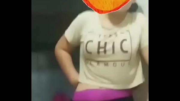 Amiga da minha irm&atilde; com buceta socada na cal&ccedil;a leg, comentei com ela sobre a buceta linda dela e ela com muito tes&atilde;o diz que tem a buceta grande mesmo 