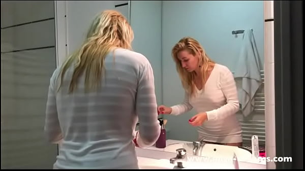 Flashing my pussy_in public in Cassis