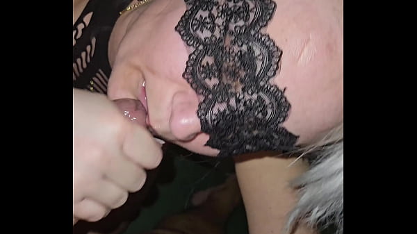 Lady horny stepsister gets on my cock while i was playing psp 