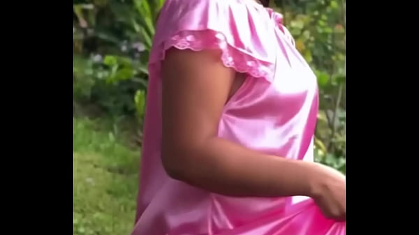 Nonton El Que M&aacute;s Veces Me Comente , Se Lo Come thumbnail