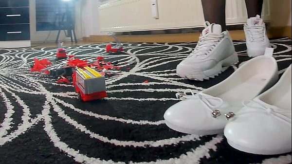 Kati toy carcrush, trample, giantess, crushing, stomping , sneaker, High Heels,Ballerinas, trampling