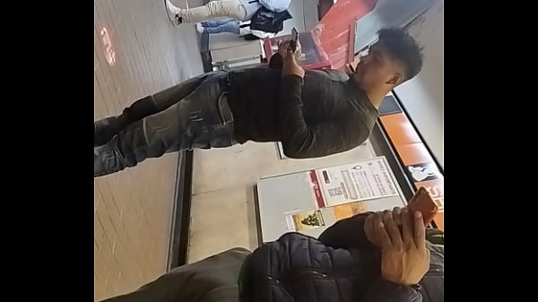 Ricos heteros marcando el bulto 