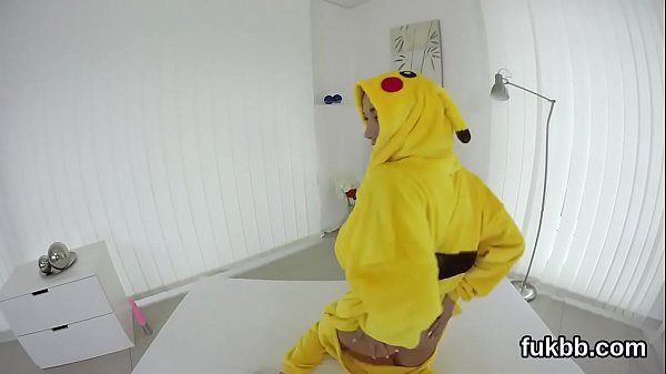 Peculiar kitten pleasures_twat and gets licked and poked in pov