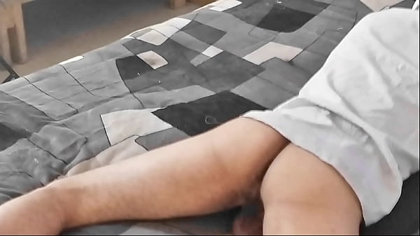 Play MP4 - Lleg&oacute; a buscarlo y lo vigilaba mientras estaba desnudo le morboseaba su culo y deseaba llenarlo de leche mientras lo grababa en primer plano de perrito