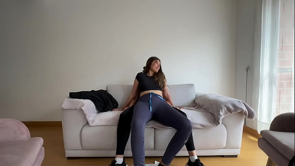 Play MP4 - Pag&aacute;ndole a mi roomie el alquiler con sexo l&eacute;sbico