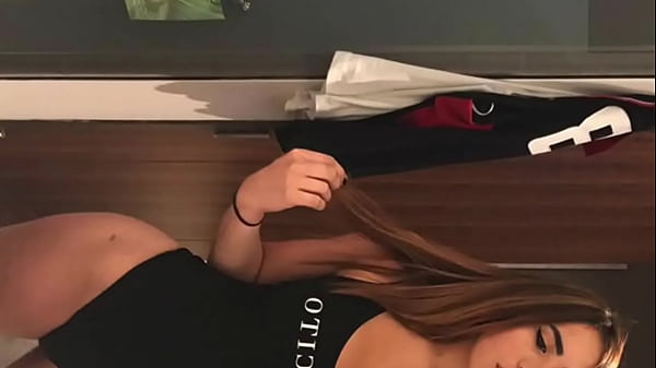 Play MP4 - GIRL FROM BOGOTA