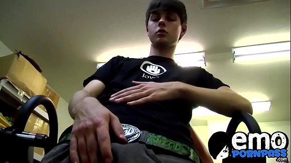 Emo twinkie plays with hairy dick solo 