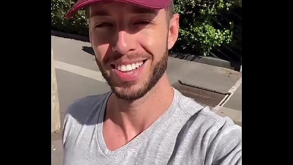 Play MP4 - CHUPANDO O H&Eacute;TERO NA RUA