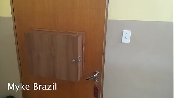 Play MP4 - Ariella ferraz enquanto falava pelo celular recebe uma visita inesperada do seu melhor amigo no motel e Myke Brazil entra no motel e pronta todas ele comeu o cuzinho dela bem gostoso veja filme completo no x - vide red