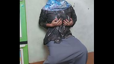 Busty Hijab Ts Masturbates Until Cums