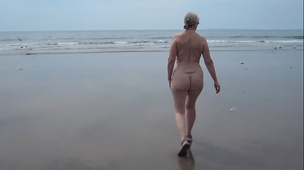 Play MP4 - Naked at the textile beach