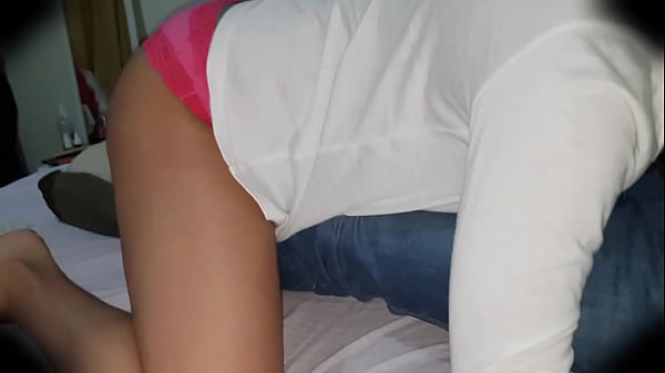 Play MP4 - mi padrastro tiene un rico pene me gusta subirme encima de &eacute;l