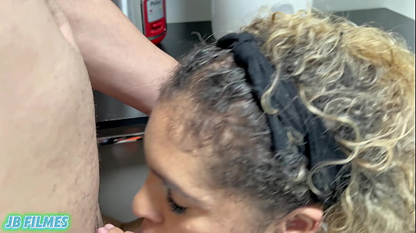 La em casa quem manda sou quando eu falo come minha buceta meu corninho obedece na hora