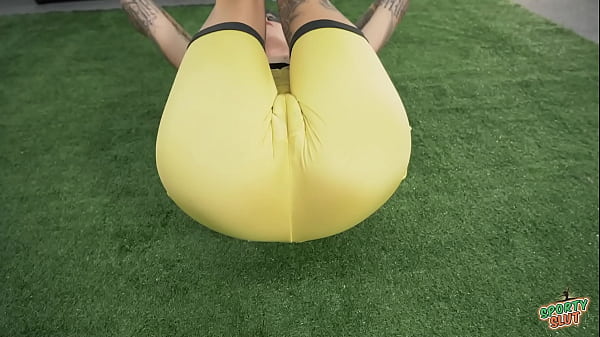 Huge thigh gap puffy cameltoe on skinny tattooed babe 