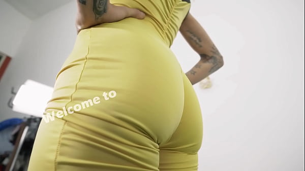 Huge thigh gap puffy cameltoe on skinny tattooed babe 