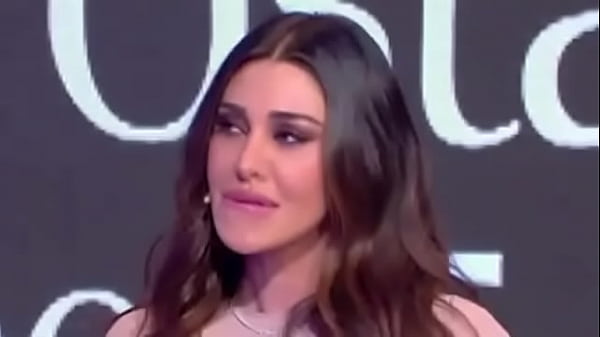 Belen Rodriguez, tette in mostra