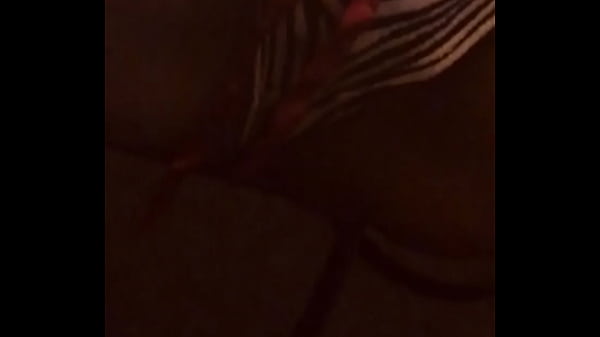 Shorty_wanna vibe and play with her pussy