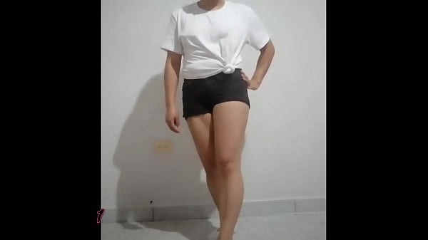 Play MP4 - Modelando ropa para mis videos