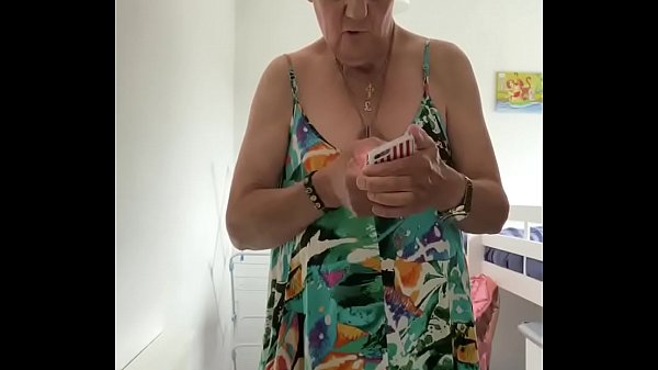 Play MP4 - Trying cross dressing to wank