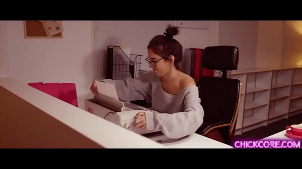 Play MP4 - MILF lesbian boss Alexis Fawx feels sohorny right now so she quicky called her sexy teen assistant and started a hot lesbian sex with her&period;