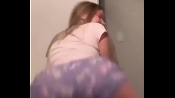 Jovencita culona nos baila