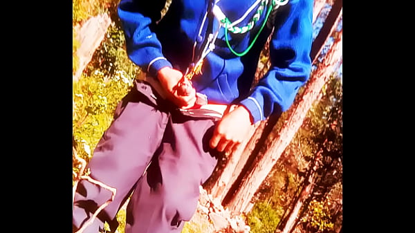 Play MP4 - chico  con uniforme se masturba