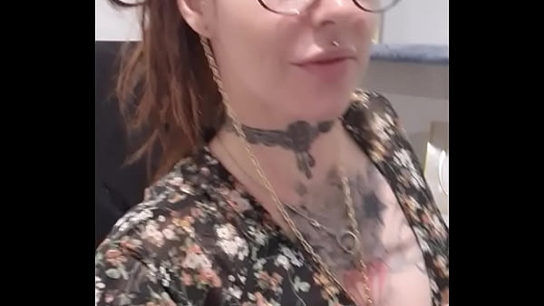 Un lundi tr&egrave;s coquin &agrave; mon bureau tu veut voir comme je passe mon temps ... 