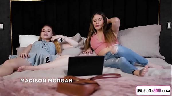 Play MP4 - Redhead babe letting lesbian friend lick her shaved pussy