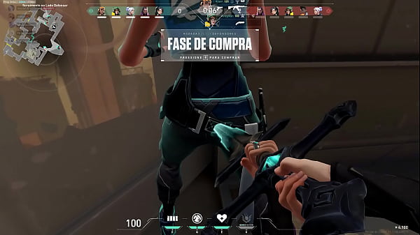 Comendo maciel com uma espada