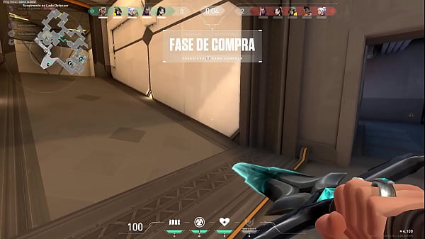 Comendo maciel com uma espada