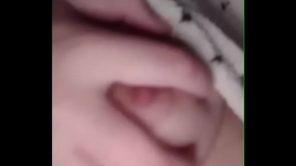 Play MP4 - Me encanta manosearme las tetas y apret&aacute;rmelas